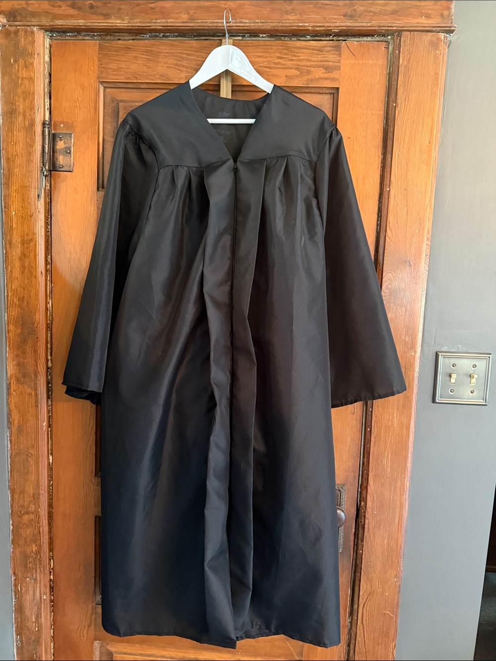 JOSTENS Graduation Gown BDG Collection black 5’07” - 5’09” zip